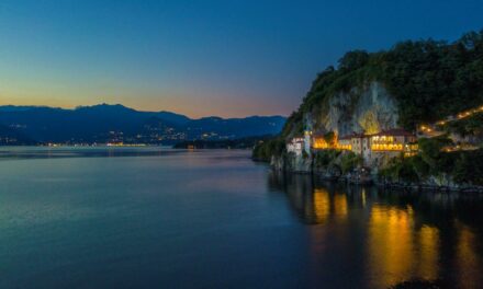 L’Eremo di Santa Caterina del Sasso si veste di luci